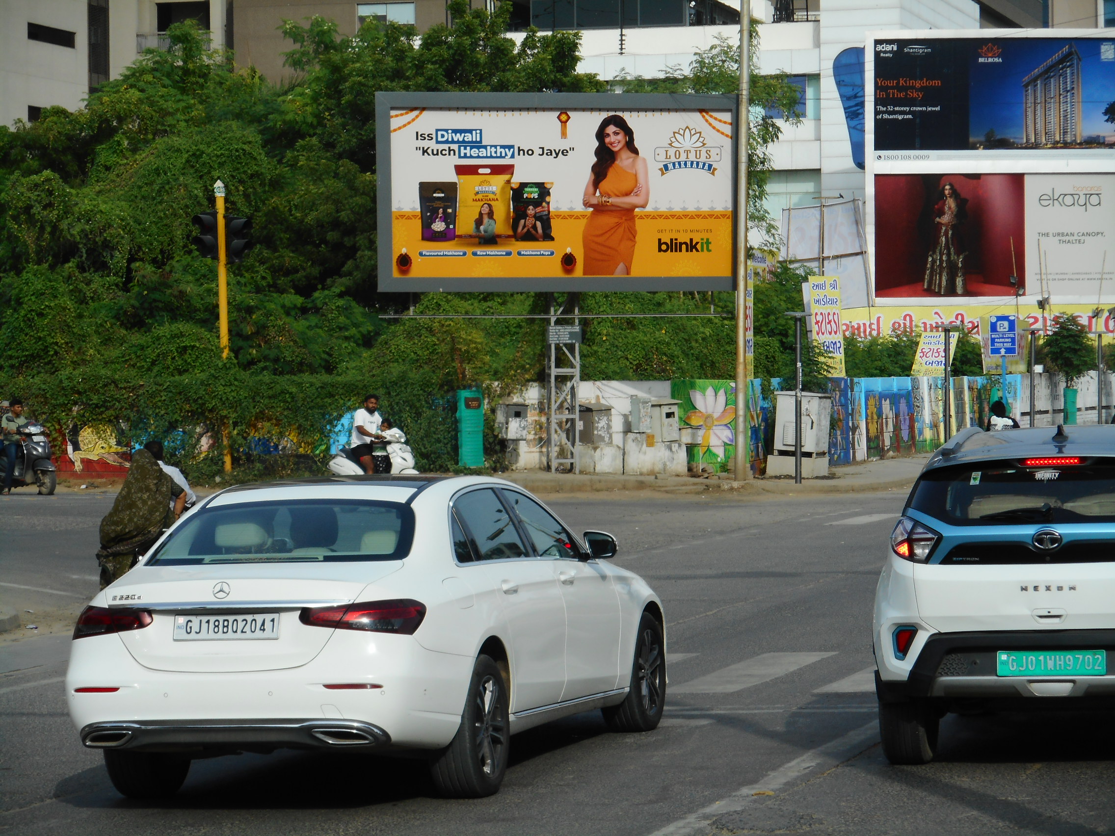 Sindhubhavan Road, Bajrang HOF Junction Tow. Pakwan
