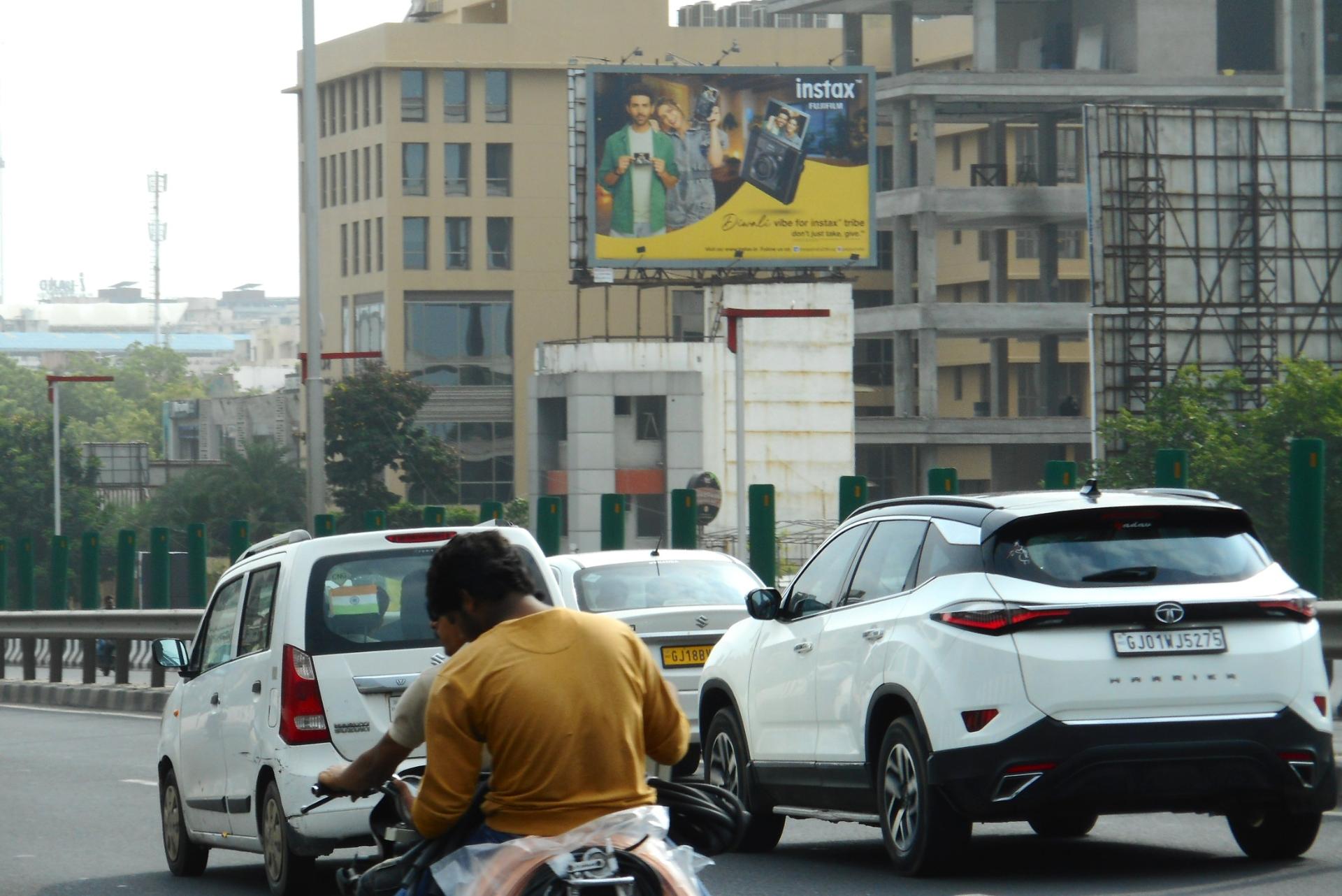 SG Road, Thaltej Opp. Palladium Mall Tow. Pakwan — photo 2