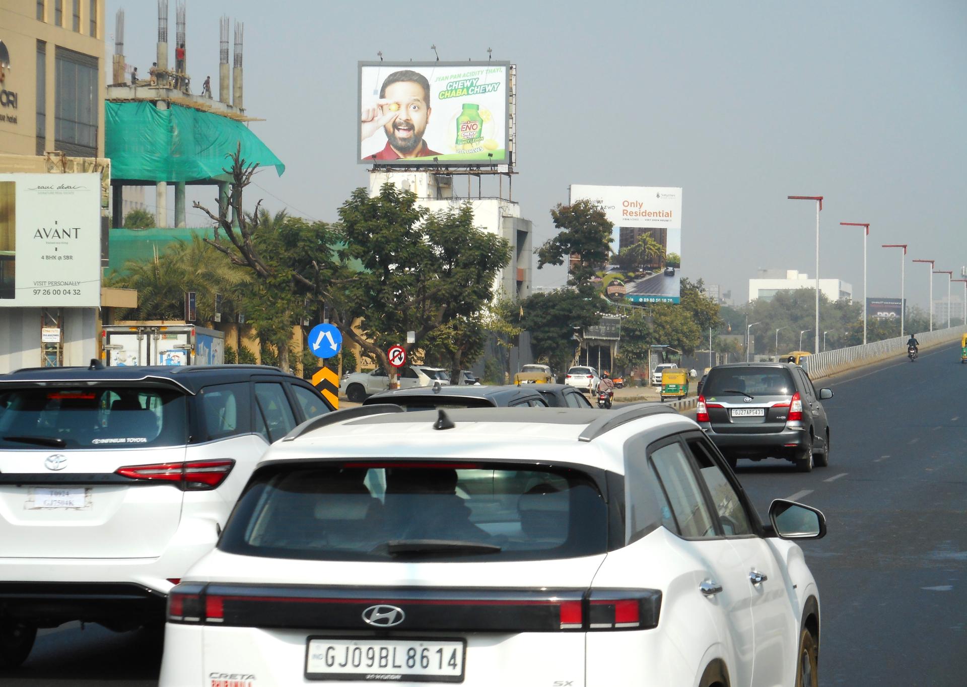 SG Road, Thaltej Nr. Palladium Mall — photo 4