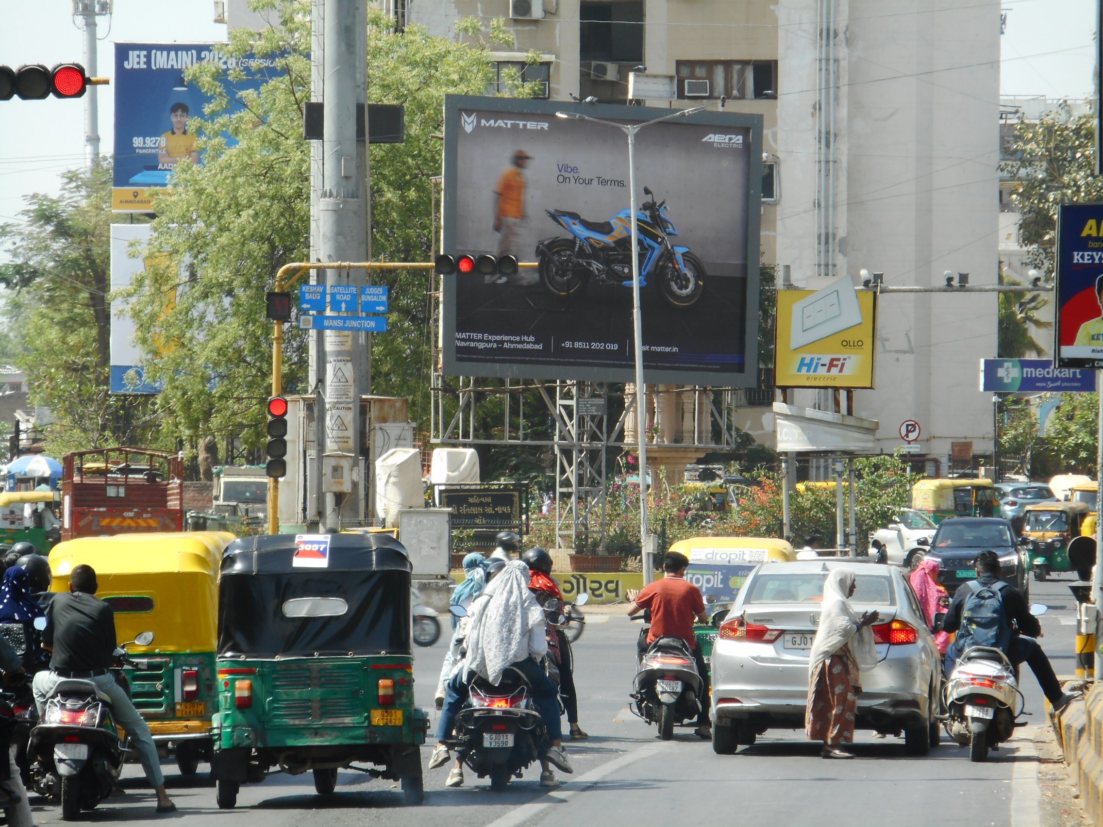 Mansi Cross Road Junction Fcg Vastrapur Lake — photo 2
